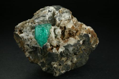 Beryl (variety emerald), Calcite<br />Coscuez mining district, Municipio San Pablo de Borbur, Western Emerald Belt, Boyacá Department, Colombia<br />65x65x60mm<br /> (Author: Fiebre Verde)