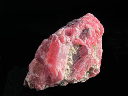 Rhodonite<br />Mina Morro da Mina, Conselheiro Lafaiete, Minas Gerais, Brasil<br />4.2 x 2.7 cm<br /> (Author: steven calamuci)