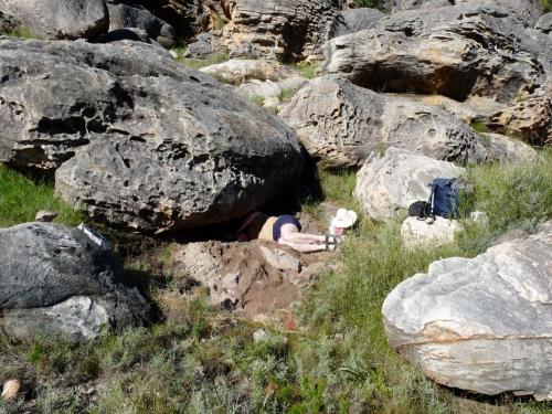 Riana can be seen lying halfway under a large rock removing the last crystals of a pocket. (Author: Pierre Joubert)