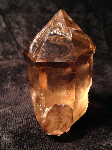 Quartz (var. citrine)<br />Petersen Mountain, Hallelujah Junction area, Washoe County, Nevada, USA<br />6 cm<br /> (Author: Ian Merkel)