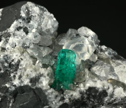 Beryl (variety emerald), Calcite<br />La Pita mining district, Municipio Maripí, Western Emerald Belt, Boyacá Department, Colombia<br />Detail - FOV=2.5cm<br /> (Author: Fiebre Verde)