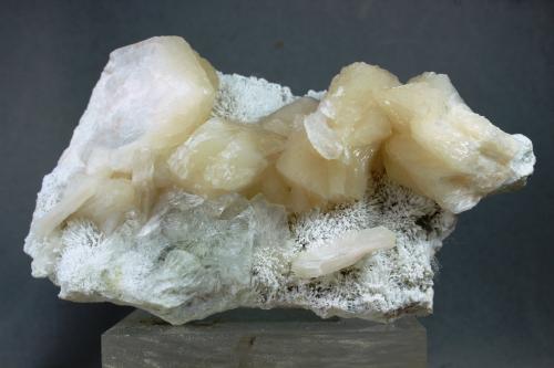 Estilbita-Ca<br />Colinas Pashan, Embalse Khadakwasla, Pashan, Distrito Pune (Distrito Poonah), Maharashtra, India<br />110x80x45 mm<br /> (Autor: Juan Espino)