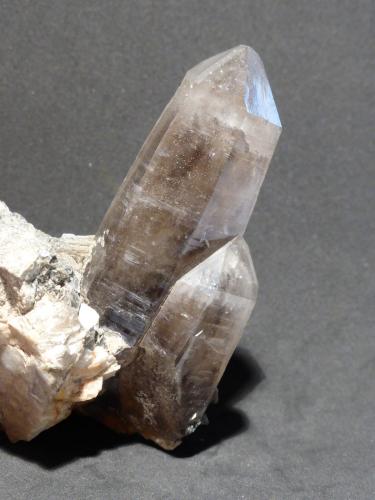 Cuarzo sobre moscovita<br />Formación Papachacra, granito El Portezuelo, Departamento Belén, Provincia Catamarca, Argentina<br />7x10 cm<br /> (Autor: Ander Ispizua Juan)