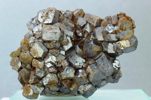 Magnetita<br />Mina Isabelita, Valle de los Ecos, Burguillos del Cerro, Comarca Zafra-Río Bodión, Badajoz, Extremadura, España<br />60x44x35 mm<br /> (Autor: Juan Espino)