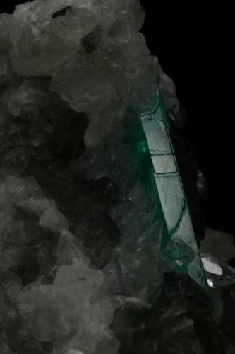 Beryl (variety emerald), Calcite, Quartz<br />Coscuez (distrito minero), Municipio San Pablo de Borbur, Cinturón Esmeraldífero Occidental, Departamento Boyacá, Colombia<br />Detail - FOV=4cm<br /> (Author: Fiebre Verde)