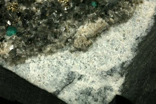 Beryl (variety emerald), Calcite, Pyrite, Albite<br />Muzo mining district, Western Emerald Belt, Boyacá Department, Colombia<br />Detail - FOV=5cm<br /> (Author: Fiebre Verde)