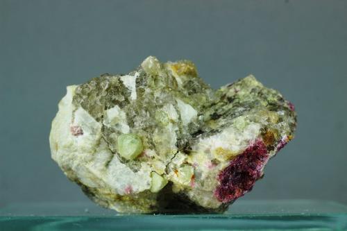 Rhodizita<br />Valle Sahatany (Mt. Ibity), Región Vakinankaratra, Madagascar<br />45x25 mm<br /> (Autor: Juan Espino)