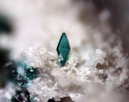 Lammerite<br />El Guanaco Mine, Guanaco (Huanaco), Taltal, Santa Catalina, Antofagasta Province, Antofagasta Region, Chile<br />Length 1.37mm. Crystal 0.15mm<br /> (Author: ofarcis)