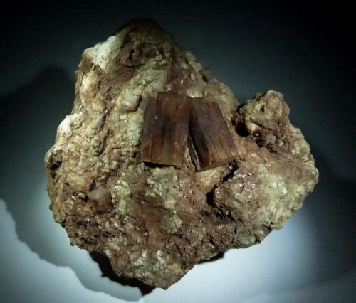 Aragonito.<br />Afloramiento del Keuper, Monte Bean, Minglanilla, Comarca Manchuela Conquense, Cuenca, Castilla-La Mancha, España<br />120x100 mm.<br /> (Autor: Jesus Franquesa Baucells)