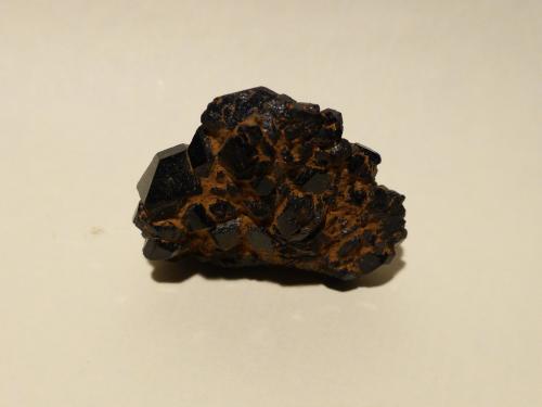 Augita<br />Volcán Roca Negra, Santa Pau, Olot, Comarca Garrotxa, Gerona / Girona, Cataluña / Catalunya, España<br />3x2 cm<br /> (Autor: Ander Ispizua Juan)