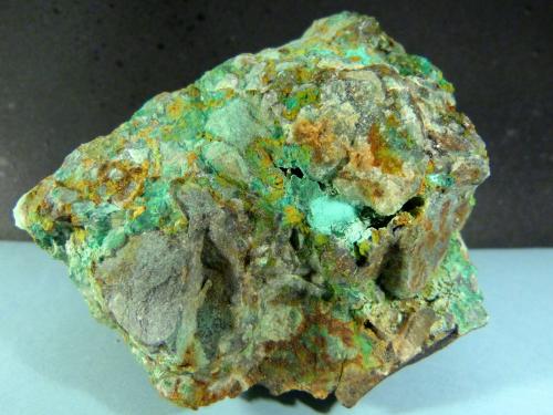Crisocola<br />Escombreras de los Pozos San Andres Viejo y San Andrés Nuevo, Filón San Andrés, Coto Minero La Luz, Las Dehesas, Linares, Comarca Sierra Morena, Jaén, Andalucía, España<br />7 x 6 x 8 cm.<br /> (Autor: Felipe Abolafia)