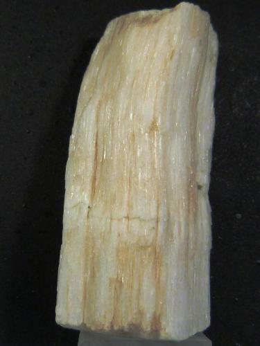 Yeso fibroso<br />Vilches, Comarca El Condado, Jaén, Andalucía, España<br />4 x 7,5 x 3 cm.<br /> (Autor: Felipe Abolafia)