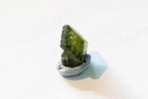 Uvita<br />Mina Pedra Preta, Serra das Éguas, Brumado, Bahia, Región Nordeste, Brasil<br />Medidas cristal: 0,8x0,8x0,4 cm<br /> (Autor: Sergio Pequeño)