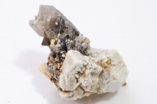 Zircón, Cuarzo y Ortoclasa<br />Mount Malosa, Zomba District, Malawi<br />Medidas pieza: 3,8x2,9x2,5 cm<br /> (Autor: Sergio Pequeño)
