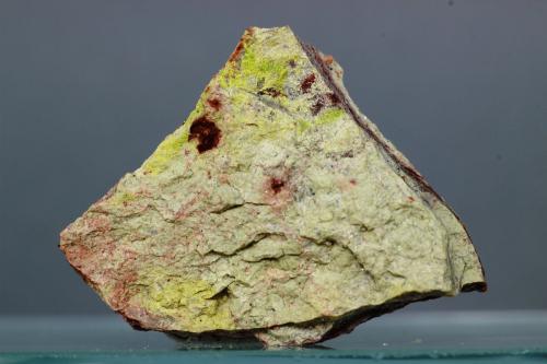 Weeksita<br />Anderson Point, Montes Klamath, Shasta County, California, USA<br />22x22 mm<br /> (Autor: Juan Espino)