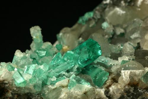 Beryl (variety emerald), Calcite<br />Coscuez mining district, Municipio San Pablo de Borbur, Western Emerald Belt, Boyacá Department, Colombia<br />85x80x60mm - Detail<br /> (Author: Fiebre Verde)