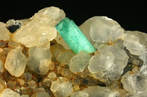 Beryl (variety emerald), Calcite<br />La Pita mining district, Polveros Mine, Municipio Maripí, Western Emerald Belt, Boyacá Department, Colombia<br />Detail - FOV=4.5cm<br /> (Author: Fiebre Verde)