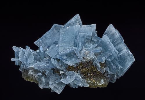 Barite, Pyrite, Fluorite<br />Moscona Mine, El Llano, Solís, Corvera de Asturias, Comarca Avilés, Principality of Asturias (Asturias), Spain<br />8.1 x 5.1 cm<br /> (Author: am mizunaka)