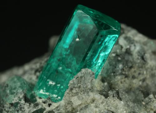 Beryl (variety emerald), Calcite, Pyrite, Quartz<br />Coscuez mining district, Municipio San Pablo de Borbur, Western Emerald Belt, Boyacá Department, Colombia<br />50x20x45mm<br /> (Author: Fiebre Verde)