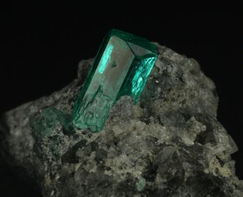 Beryl (variety emerald), Calcite, Pyrite, Quartz<br />Coscuez mining district, Municipio San Pablo de Borbur, Western Emerald Belt, Boyacá Department, Colombia<br />50x20x45mm<br /> (Author: Fiebre Verde)