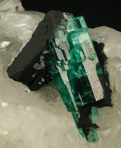 Beryl (variety emerald), Calcite<br />Muzo mining district, Western Emerald Belt, Boyacá Department, Colombia<br />60x45x28mm<br /> (Author: Fiebre Verde)