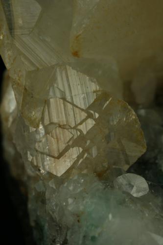 Beryl (variety emerald), Calcite, Quartz<br />Mina Peñas Blancas, Municipio San Pablo de Borbur, Cinturón Esmeraldífero Occidental, Departamento Boyacá, Colombia<br />80x90x35mm<br /> (Author: Fiebre Verde)