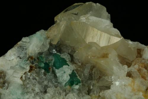 Beryl (variety emerald), Calcite, Quartz<br />Mina Peñas Blancas, Municipio San Pablo de Borbur, Cinturón Esmeraldífero Occidental, Departamento Boyacá, Colombia<br />80x90x35mm<br /> (Author: Fiebre Verde)