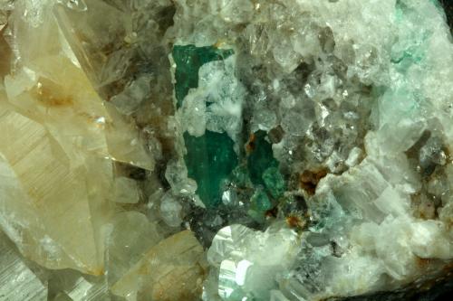 Beryl (variety emerald), Calcite, Quartz<br />Mina Peñas Blancas, Municipio San Pablo de Borbur, Cinturón Esmeraldífero Occidental, Departamento Boyacá, Colombia<br />80x90x35mm<br /> (Author: Fiebre Verde)