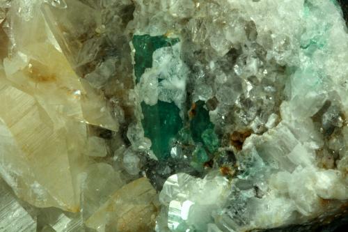 Beryl (variety emerald), Calcite, Quartz<br />Peñas Blancas Mine, Municipio San Pablo de Borbur, Western Emerald Belt, Boyacá Department, Colombia<br />80x90x35mm<br /> (Author: Fiebre Verde)