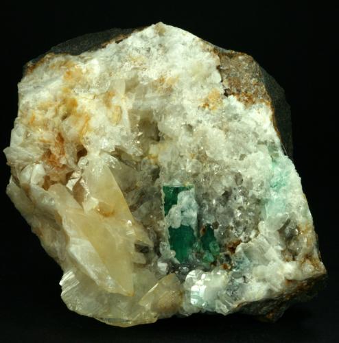 Beryl (variety emerald), Calcite, Quartz<br />Mina Peñas Blancas, Municipio San Pablo de Borbur, Cinturón Esmeraldífero Occidental, Departamento Boyacá, Colombia<br />80x90x35mm<br /> (Author: Fiebre Verde)