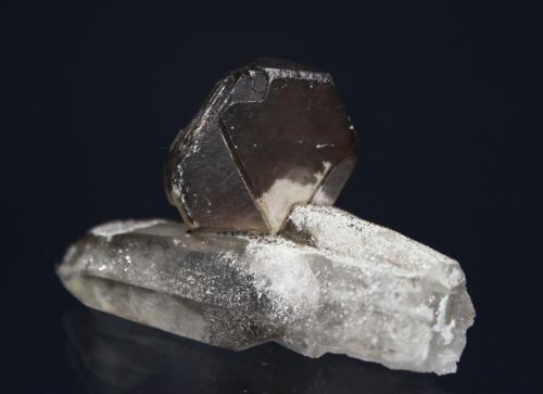 Dolomite, Quartz<br />Brumado, Bahia, Northeast Region, Brazil<br />5.5 x 3.7 cm<br /> (Author: Don Lum)