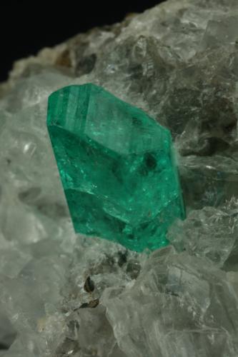 Detail - Emerald crystal is 7mm long (Author: Fiebre Verde)