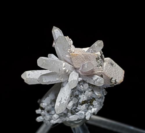 Quartz<br />Perranzabuloe, Distrito St Agnes, Cornwall, Inglaterra / Reino Unido<br />2.3 x 2.2 cm<br /> (Author: am mizunaka)