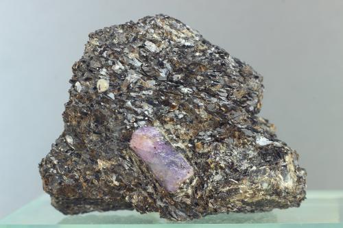 Corindón (variedad zafiro)<br />Cantera Zazafotsy, Comunidad Zazafotsy, Fianarantsoa, Distrito Ihosy, Región Horombe, Provincia Fianarantsoa, Madagascar<br />52x40 mm<br /> (Autor: Juan Espino)