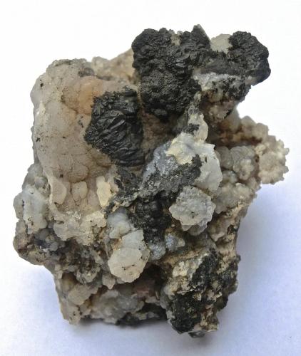 óxidos de manganeso y Cuarzo (variedad calcedonia)<br />Montaña Blanca-Pueblo de Agaete, Agaete, Gran Canaria, Provincia de Las Palmas, Canarias, España<br />6 x 4 x 3 cm<br /> (Autor: María Jesús M.)