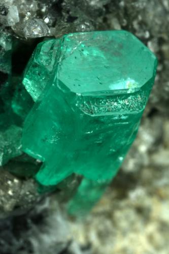 Beryl (variety emerald), Calcite<br />Coscuez mining district, Municipio San Pablo de Borbur, Western Emerald Belt, Boyacá Department, Colombia<br />35x40x55mm<br /> (Author: Fiebre Verde)