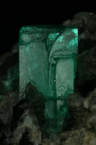 Beryl (variety emerald), Calcite<br />Coscuez mining district, Municipio San Pablo de Borbur, Western Emerald Belt, Boyacá Department, Colombia<br />35x40x55mm<br /> (Author: Fiebre Verde)