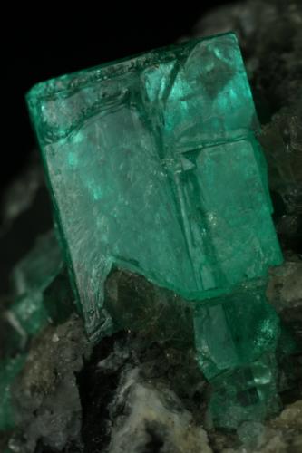 Beryl (variety emerald), Calcite<br />Coscuez mining district, Municipio San Pablo de Borbur, Western Emerald Belt, Boyacá Department, Colombia<br />35x40x55mm<br /> (Author: Fiebre Verde)