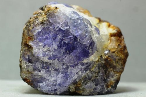 Zoisita (variedad tanzanita)<br />Merelani Hills, Lelatema Mountains, Simanjiro District, Manyara Region, Tanzania<br />33x30 mm<br /> (Autor: Juan Espino)