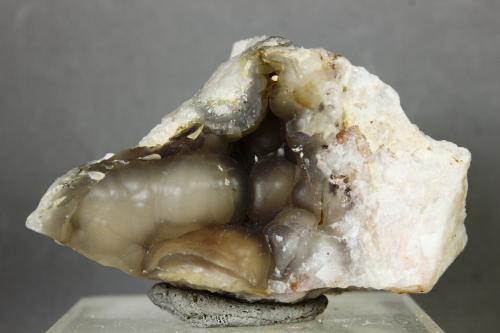 Cuarzo (variedad calcedonia)<br />Val de los Hitos, Embalse de Proserpina, Mérida, Comarca 	Tierra de Mérida - Vegas Bajas, Badajoz, Extremadura, España<br />65x45 mm<br /> (Autor: Juan Espino)