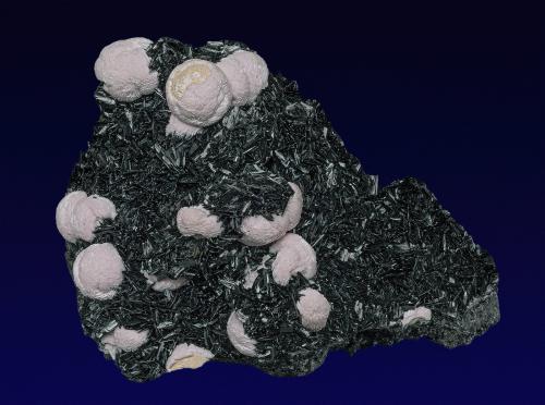 Rhodochrosite, Manganite<br />Zona minera N'Chwaning, Kuruman, Kalahari manganese field (KMF), Provincia Septentrional del Cabo, Sudáfrica<br />8.7 x 6.6 cm<br /> (Author: am mizunaka)