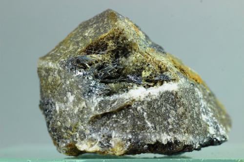 Stibnita (Estibina)<br />Minas de la Nazarena, Almuradiel, Mancomunidad Manserja, Ciudad Real, Castilla-La Mancha, España<br />Cristales prismáticos de estibina<br /> (Autor: Juan Espino)