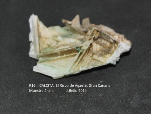 Calcita<br />Barranco de El Risco, Agaete, Gran Canaria, Provincia de Las Palmas, Canarias, España<br />4 cm<br /> (Autor: Jose Bello)