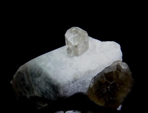 Fenaquita<br />Mogok, Distrito Pyin-Oo-Lwin, Región Mandalay (Division Mandalay), Myanmar (Burma)<br />50x40 mm.; cristal 12x10 mm.<br /> (Autor: Jesus Franquesa Baucells)