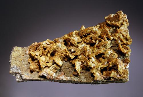 Smithsonite<br />Mina Monte Cristo, Rush, Distrito Rush Creek, Condado Marion, Arkansas, USA<br />6.1 x 9.5 cm<br /> (Author: crosstimber)