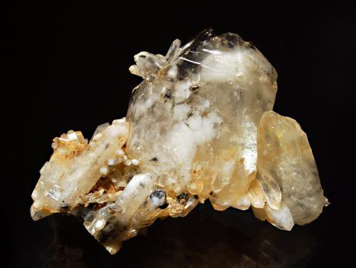 Quartz<br />Concesión White Phantom, Paron, Saline County, Arkansas, USA<br />6.5 x 9.0 cm<br /> (Author: crosstimber)