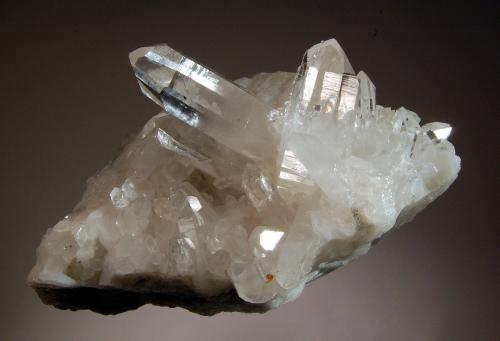 Quartz<br />Monte Fisher, Mount Ida, Condado Montgomery, Arkansas, USA<br />5.6 x 9.8 cm<br /> (Author: crosstimber)