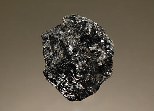 Rutile ps. brookite<br />Depósitos Magnet Cove Rutile Company, Magnet Cove, Condado Hot Spring, Arkansas, USA<br />1.8 x 2.1 cm<br /> (Author: crosstimber)