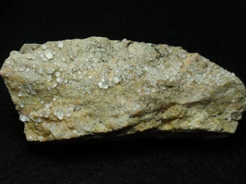 Calcita<br />Pedrera Can Rovira (Pedrera Can Rovireta), Sant Fost de Campsentelles, Comarca Vallès Oriental, Barcelona, Cataluña / Catalunya, España<br />6 x 4 x 3 cm<br /> (Autor: karbu8)