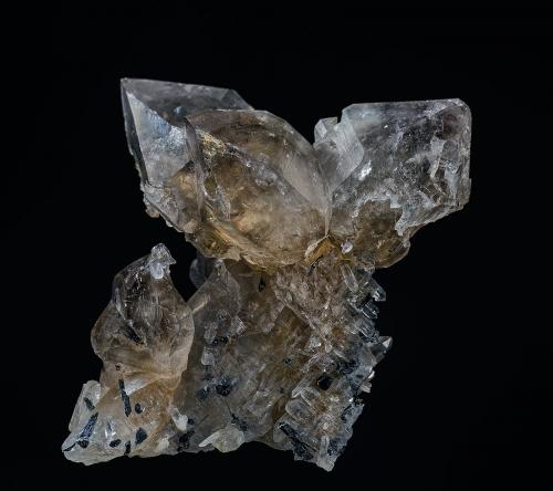 Quartz, Tourmaline (Group)<br />Erongorus 166 farm / Bergsig 167 farm, Distrito Karibib, Región Erongo, Namibia<br />6.9 x 5.2 cm<br /> (Author: am mizunaka)